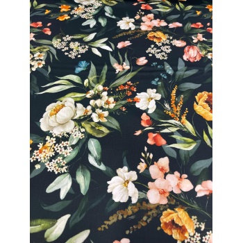 Puuvillasatiin prinditud 2,4m mustal lillekimbud.jpg