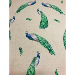 Prinditud dekoratiivkangas, linase tooni põhjal paabulind.